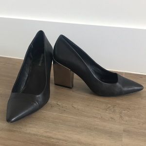 Metallic block heel- Charles & David